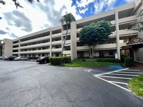 Building Photo - 3154 Via Poinciana