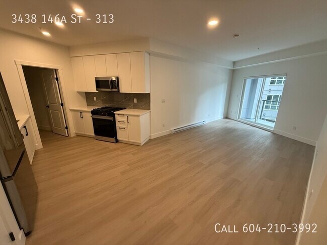 Photo du bâtiment - Brand New Bright Condo