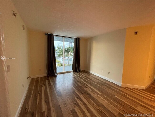 Building Photo - 275 NE 18th St