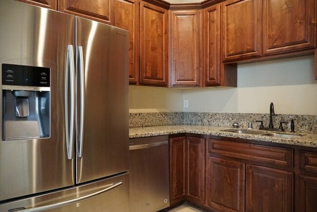 Foto del edificio - 3 Bedroom 1 Bath Duplex in Sacramento