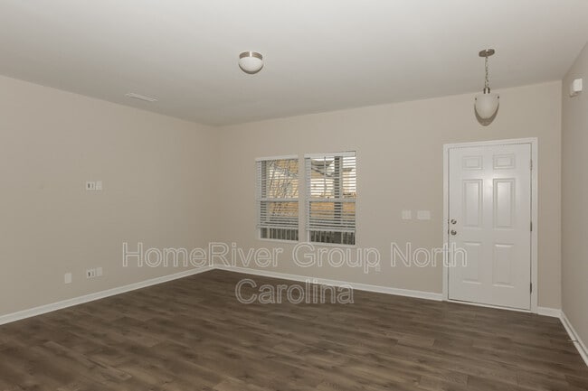 Building Photo - 3312 Saddlebrook Dr