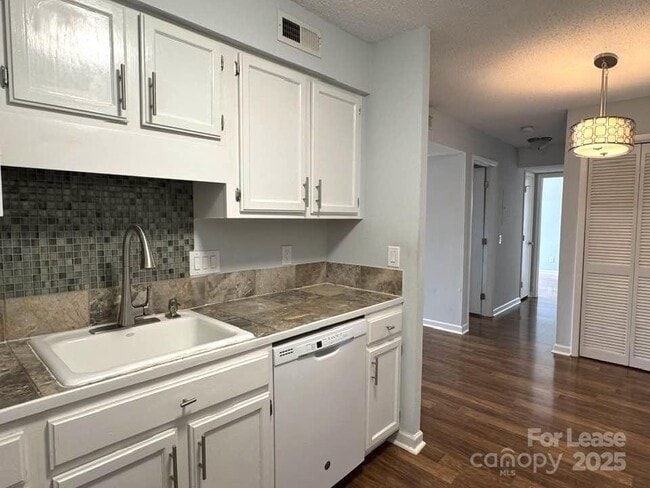 Building Photo - 3139 Heathstead Place
