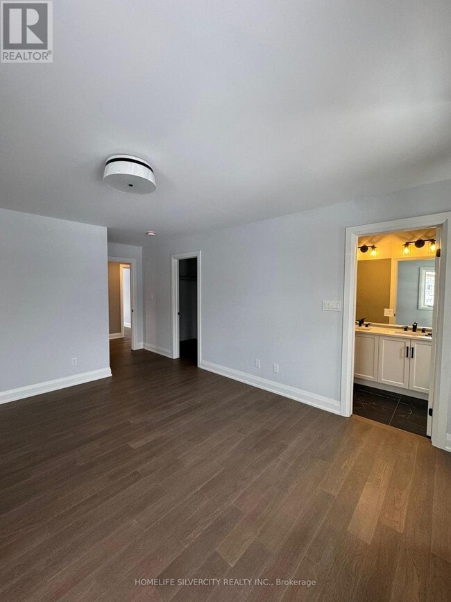 Photo du bâtiment - 6633 Alexa Cmn