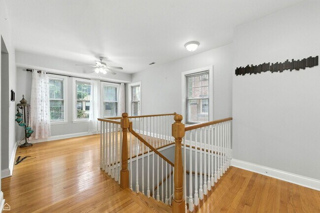 Foto del edificio - 2611 W Rosemont Ave