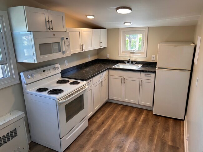 kitchem - 3920 Hoosac St Apartment