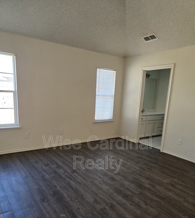 Building Photo - 5121 Albany Ave