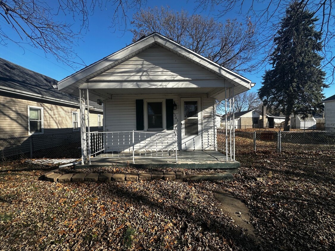 Foto principal - 6303 Sherman St