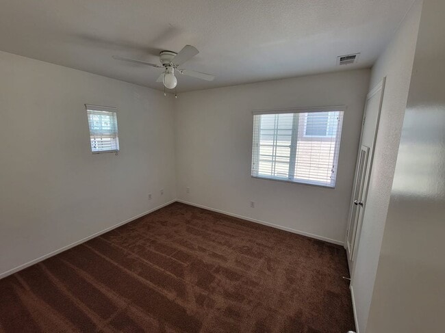 Building Photo - 973 Yosemite Dr