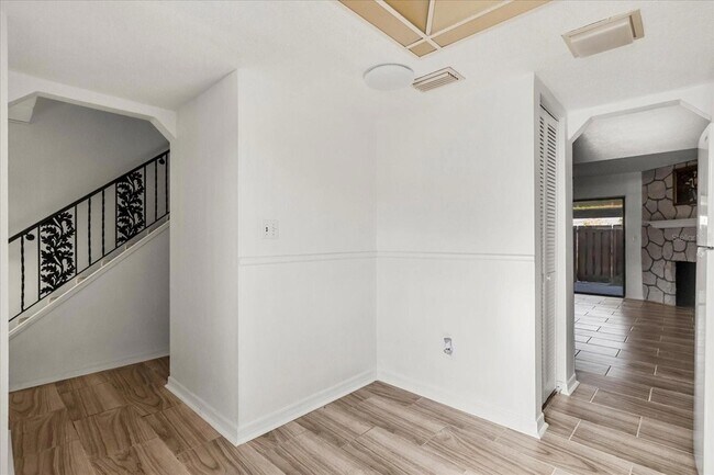 Foto del edificio - 2250 S Palmetto Ave