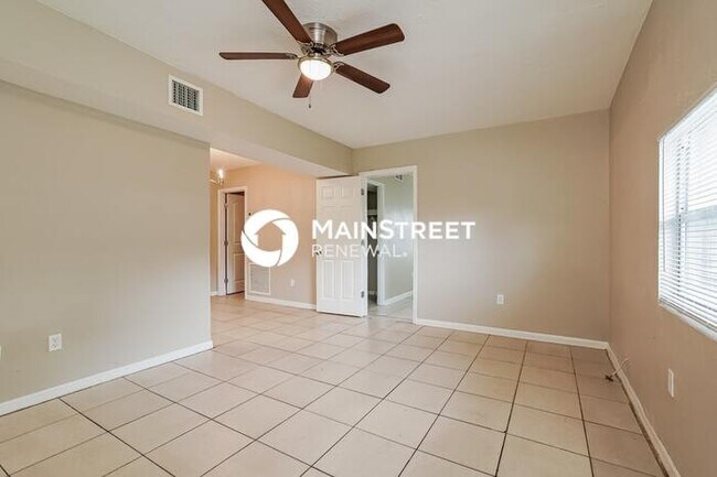 Building Photo - 3 Bedroom Pet-Friendly Home in Fort Myers, FL with Main Street Renewal