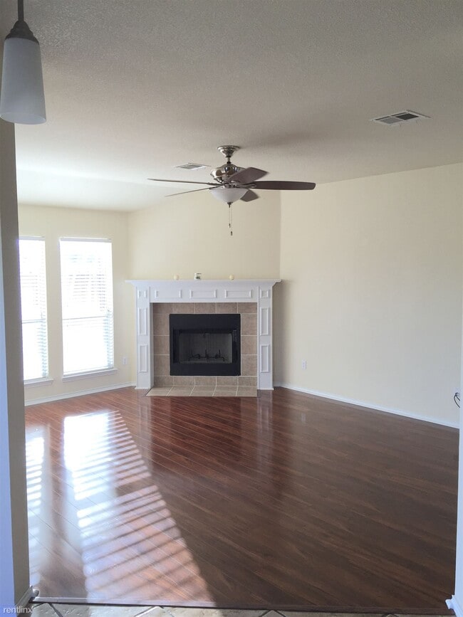 Building Photo - 3 br, 2 bath House - 801 Mustang Trail