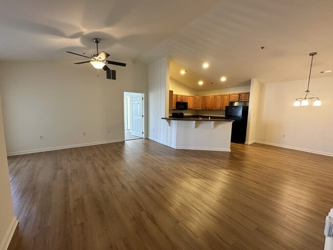 Foto del edificio - 4303 Summer Brook Ln