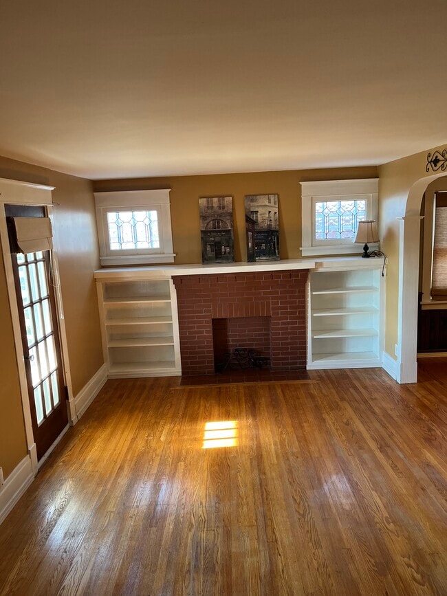 Bright Living Rom - 679 Colvin Blvd