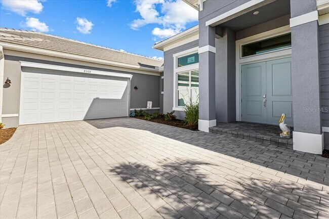 Foto del edificio - 8568 Shr Lk Dr