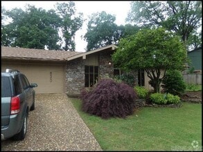 Building Photo - 820 N Shackleford Rd