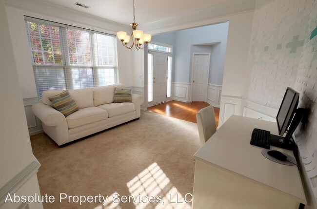 Foto del edificio - 527 Kingsmoor Dr