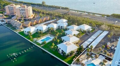 Building Photo - 7310 Sunshine Skyway Ln S