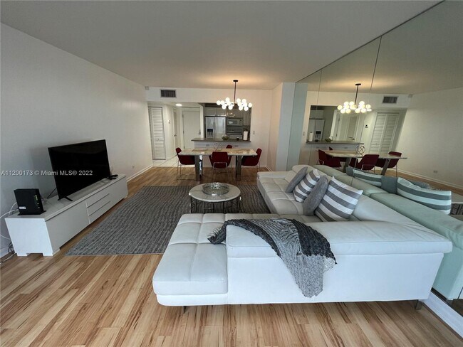 Building Photo - 2301 Collins Ave