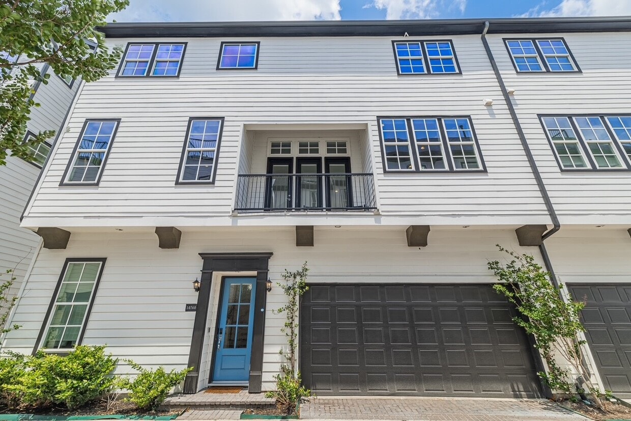 Foto principal - 10760 Craighead Dr