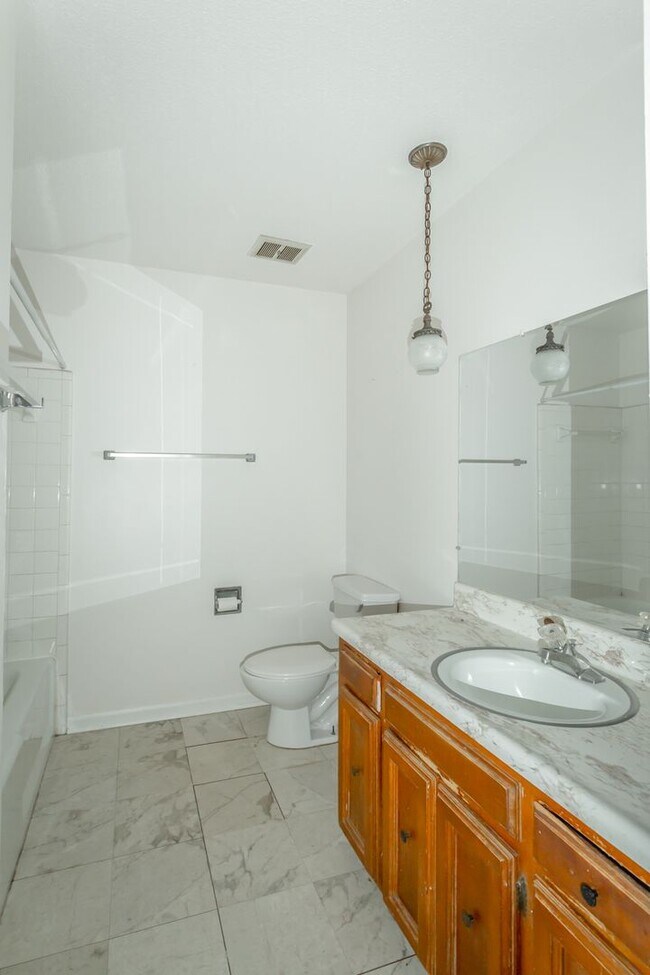 Foto del edificio - 5770-5772 Taggart Dr