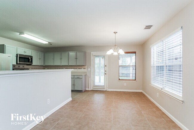 Building Photo - 10643 Goldfinch Rd