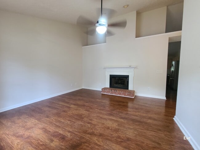 Foto del edificio - 2733 Airwood Dr