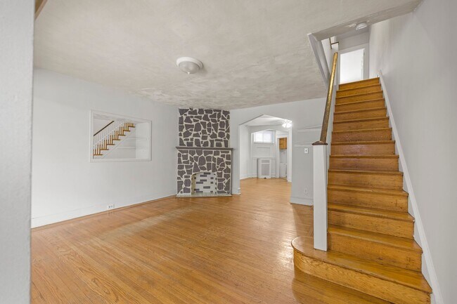 Building Photo - ???UPDATED 3 BEDROOMS AND 1BATH HOME LOCATED IN WEST OAK LANE