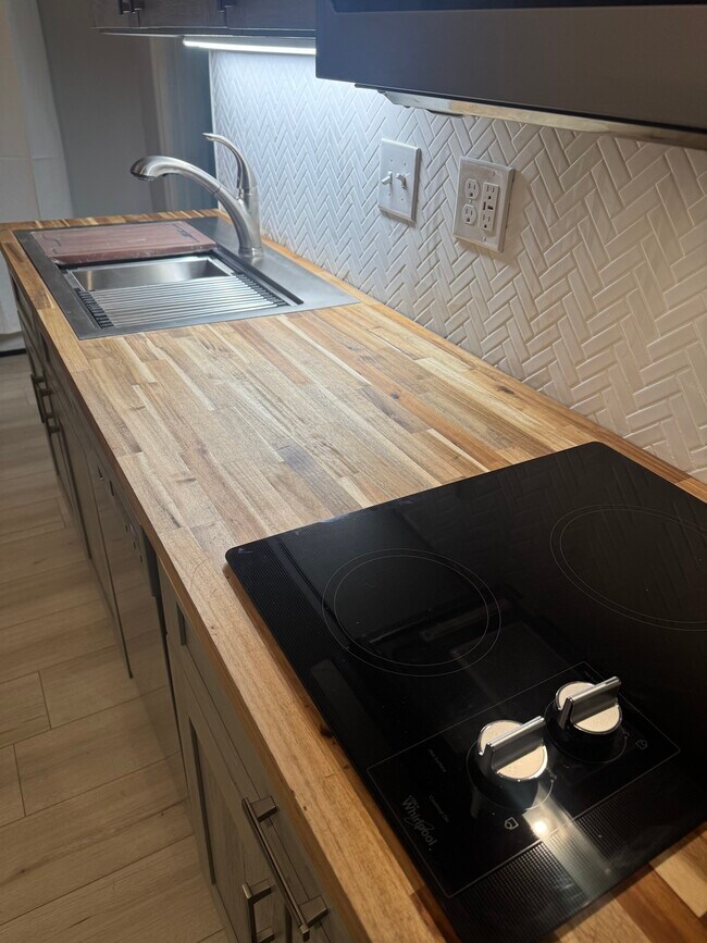 Foto del edificio - 219 N Main St