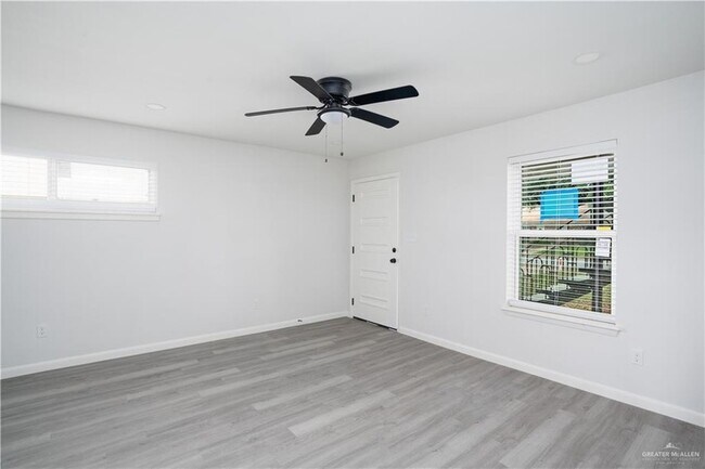 Foto del edificio - 1107 Shasta Ave W
