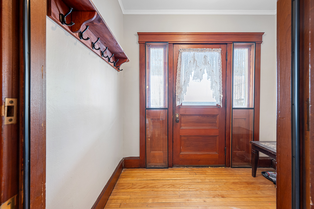 Front Shared Entryway - 31 Elm St