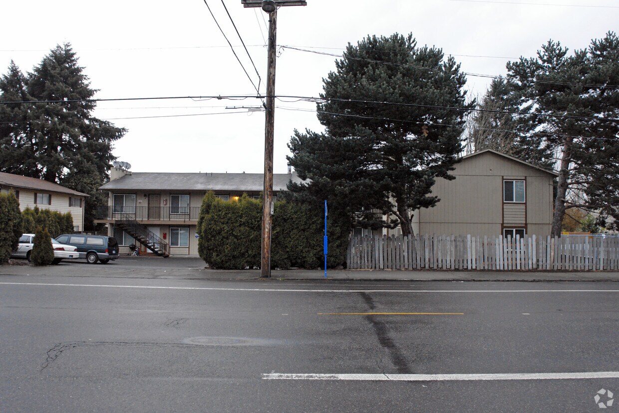 Primary Photo - 8139 N Fessenden St