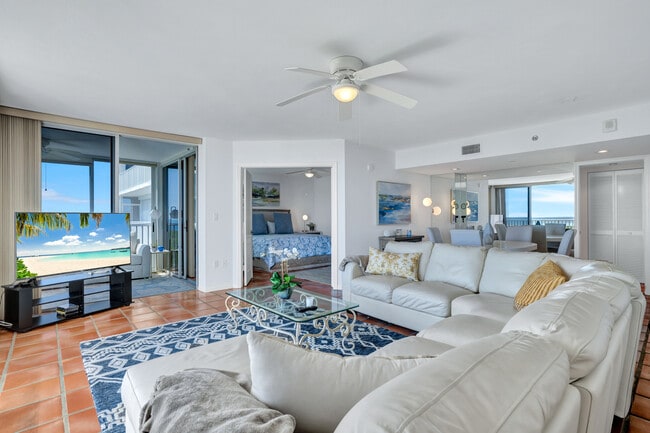Foto del edificio - 6361 Pelican Bay Blvd