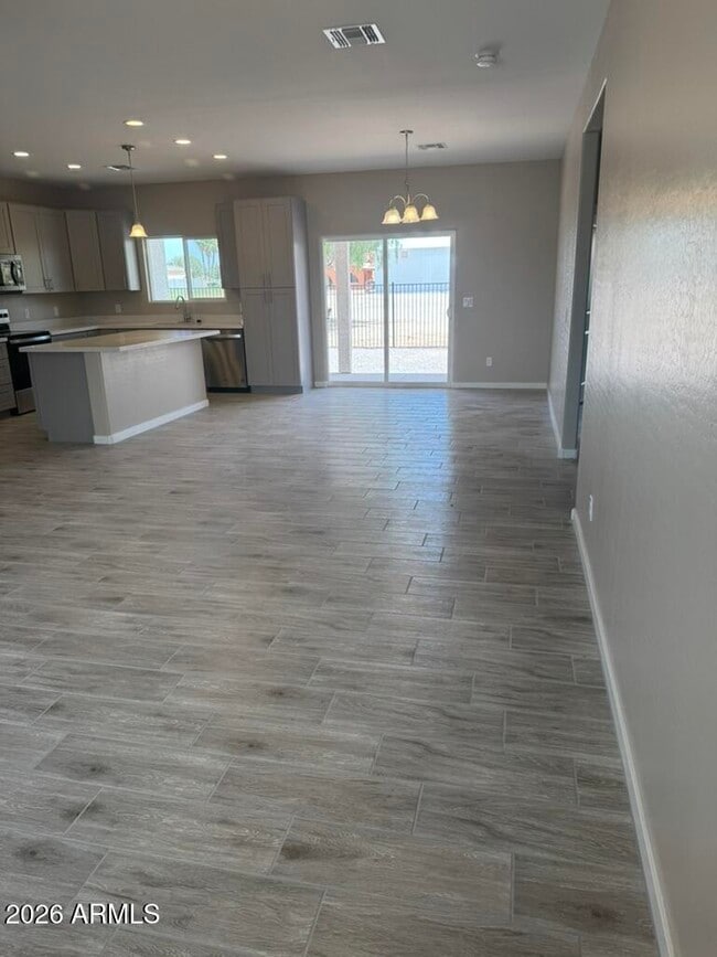 Building Photo - 15235 S Country Club Dr