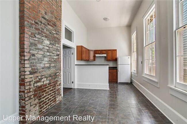 Building Photo - 1 br, 1 bath Apartment - 1217 - 1219 Magaz...