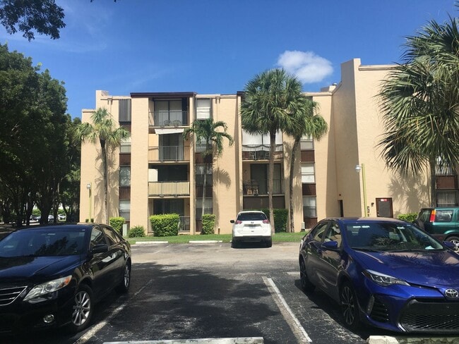 Building Photo - PROMENADE AT KENDALE LAKES - 1 BEDROOM /1 ...