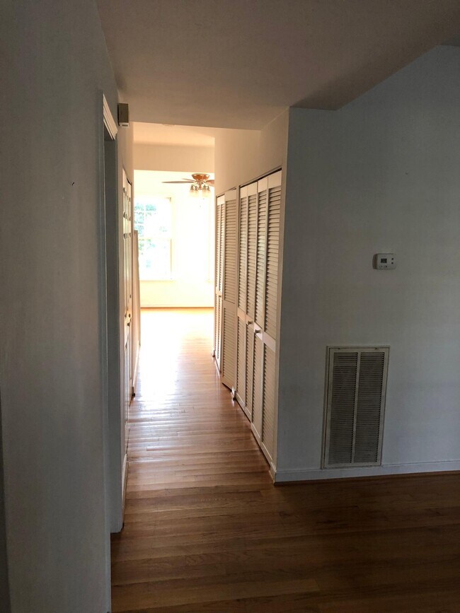 Building Photo - 504 N 24th St