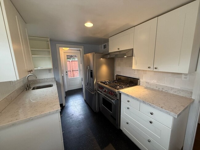 Building Photo - CHARMING 1Bd/1BA, MILL VALLEY HOUSE IN DES...