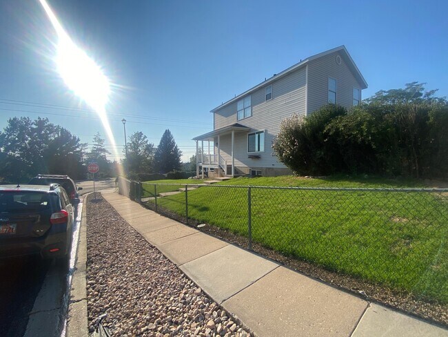 Building Photo - 1982 N Main St