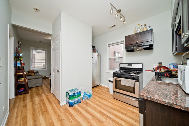 Building Photo - 1431 W Flournoy St
