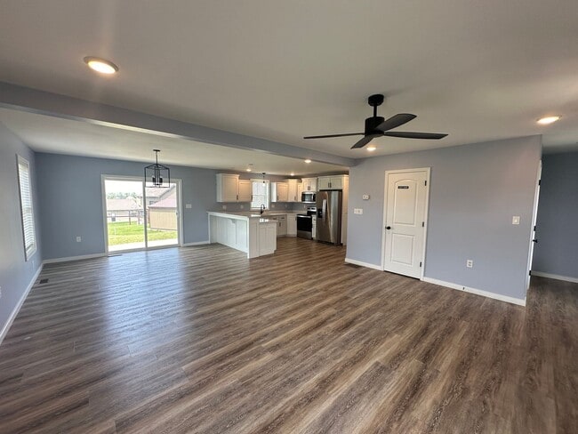 Building Photo - Single Family Home, 3 Bedroom, 3.5 Baths