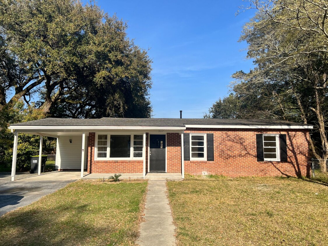 Primary Photo - Three bedroom one bathroom home