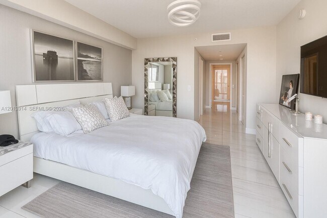 Foto del edificio - 300 Sunny Isles Blvd