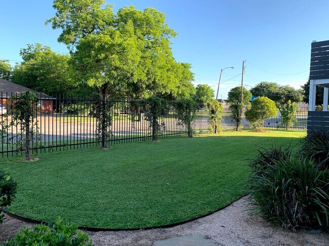 Patio junto al Bagby - 1325 Bagby Ave