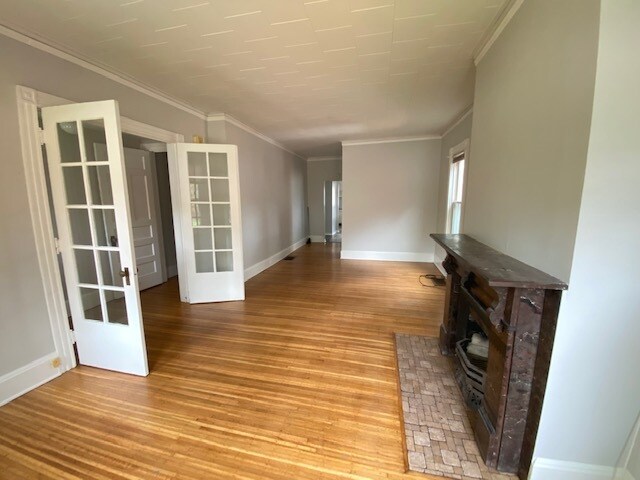 Sala de estar y comedor abiertos 2 - 87 S Washington St