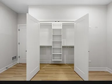 Foto del edificio - 5006 S Prairie Ave