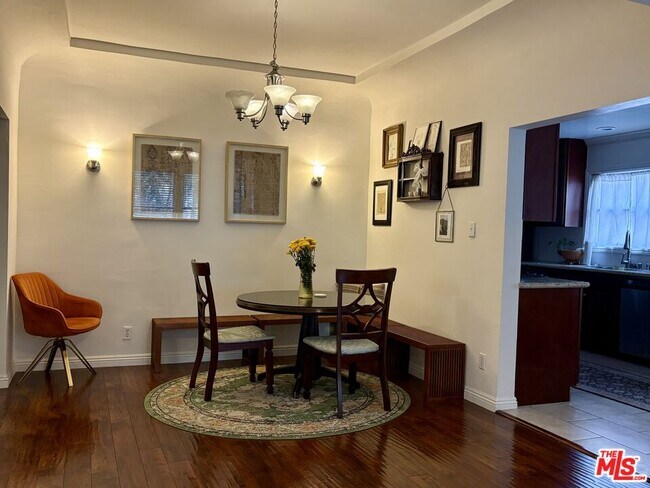 Foto del edificio - 429 N Sierra Bonita Ave