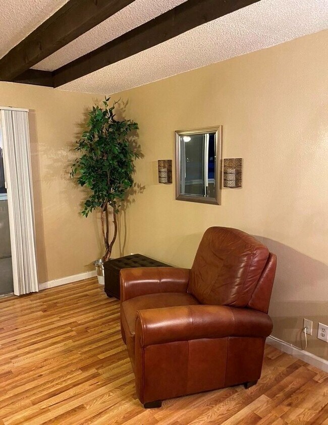 Foto del edificio - 2bd 1.5 bath Condo