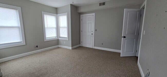 Building Photo - 157 Earle St