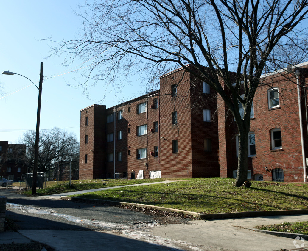 Building Photo - 2810 5th St SE