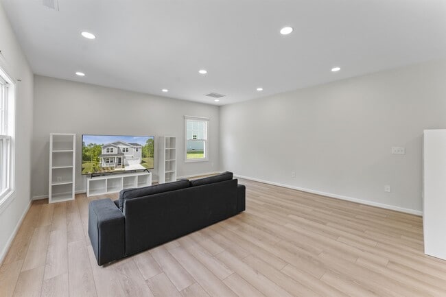 Building Photo - 6001 Ditchburn Ct